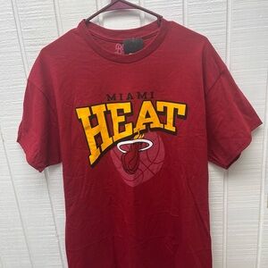 NBA Miami Heat NWT Tee Men’s Large Red NEW Blue 84 Sportswear Basketball Casual